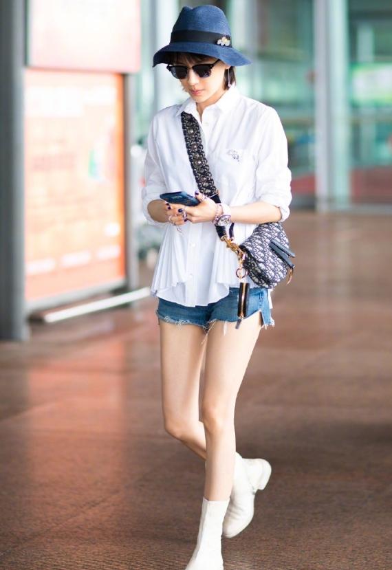 王子文真的太"酷"了,白色衬衫搭配牛仔短裤,小个子穿出高级感