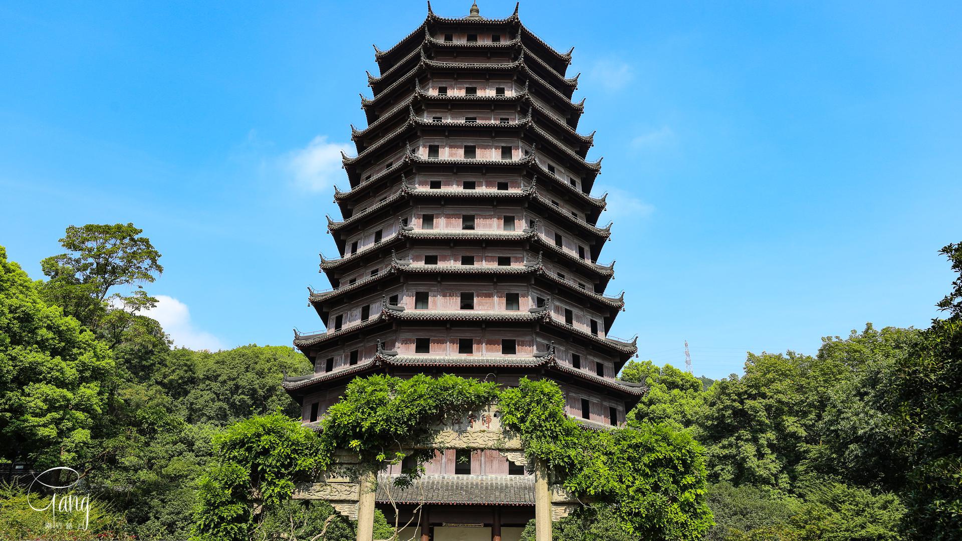 钱塘江畔月轮山上最佳观潮点:六和塔,钱塘江大潮时一票难求
