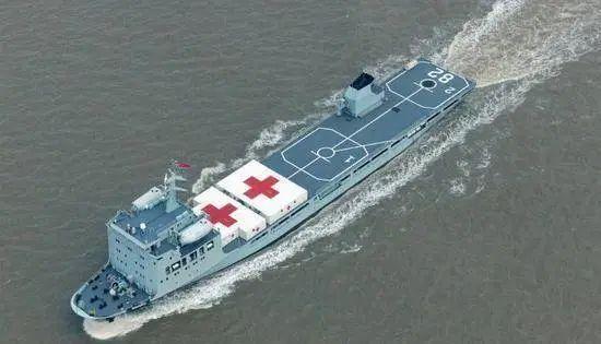 中国海军还拥有五艘快速医疗救护艇,分别是北医01,东医12,东医13,南