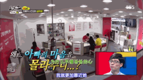 因N号房，网友扒出韩综男嘉宾骚扰女儿画面，亲吻摸臀令人窒息