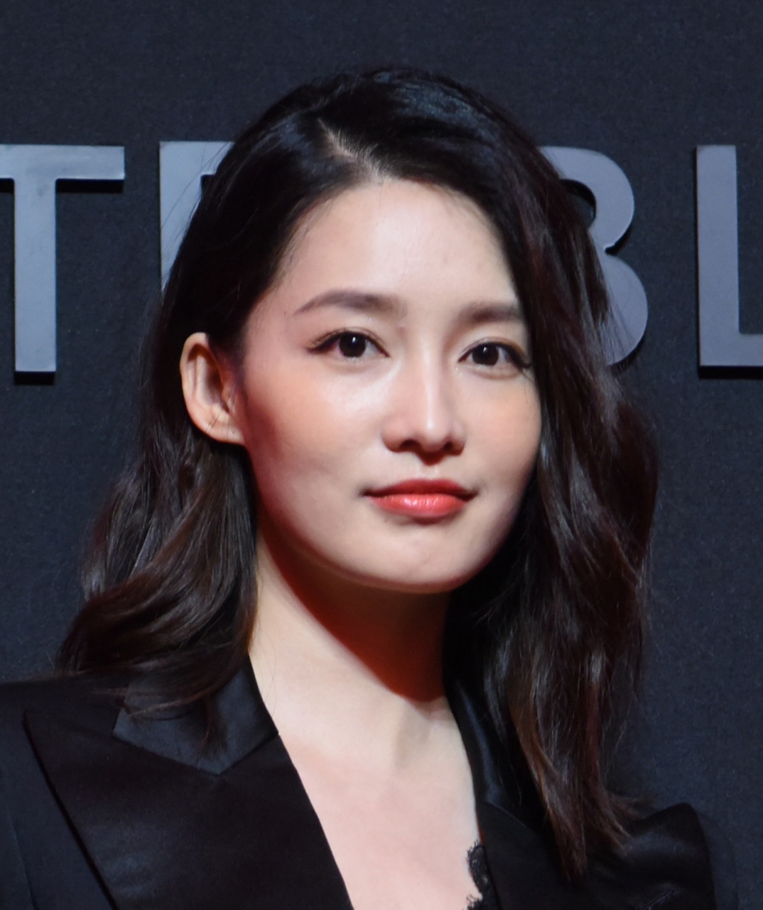 李沁的西装穿搭,精英范儿气场十足