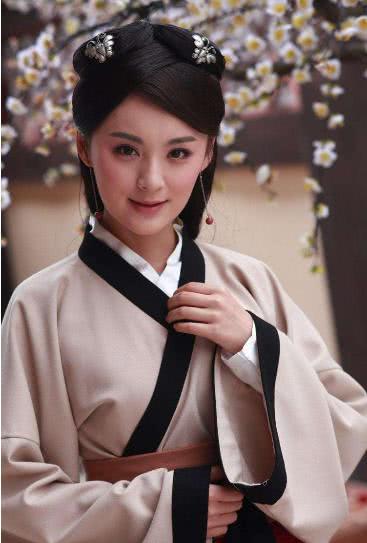 她演技太好被网友怒骂,《绝代双骄》中与主角差不多大,却演他姑姑