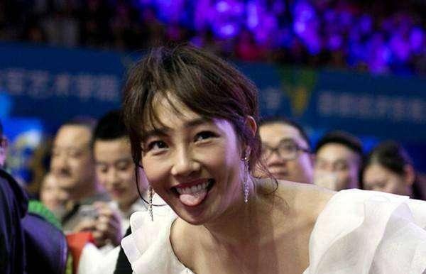 盘点女星吐舌照,范冰冰太过火辣勾人魂魄,李小璐林志玲太迷人