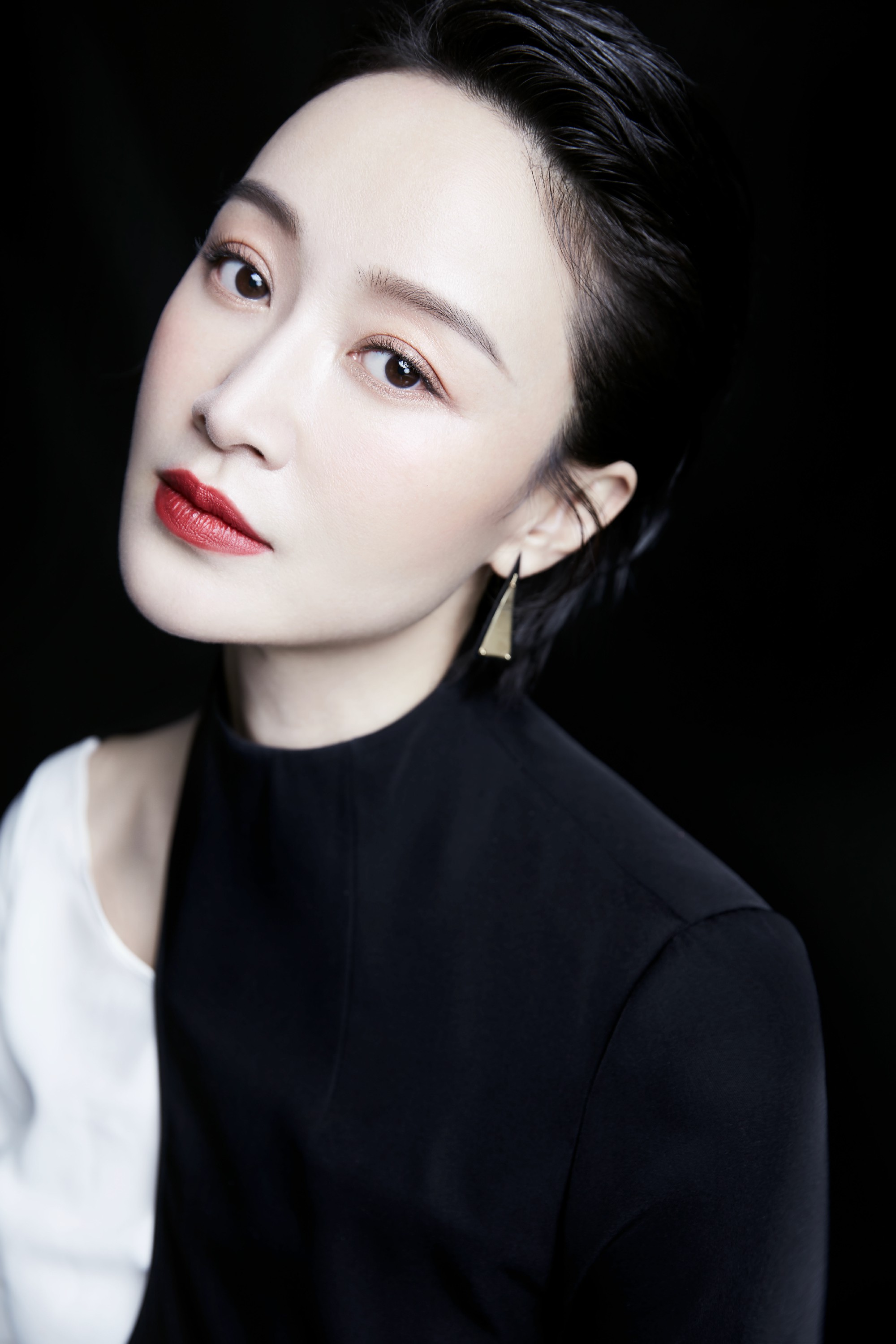 赵子琪暖春造型刚柔并济活成别人羡慕的样子