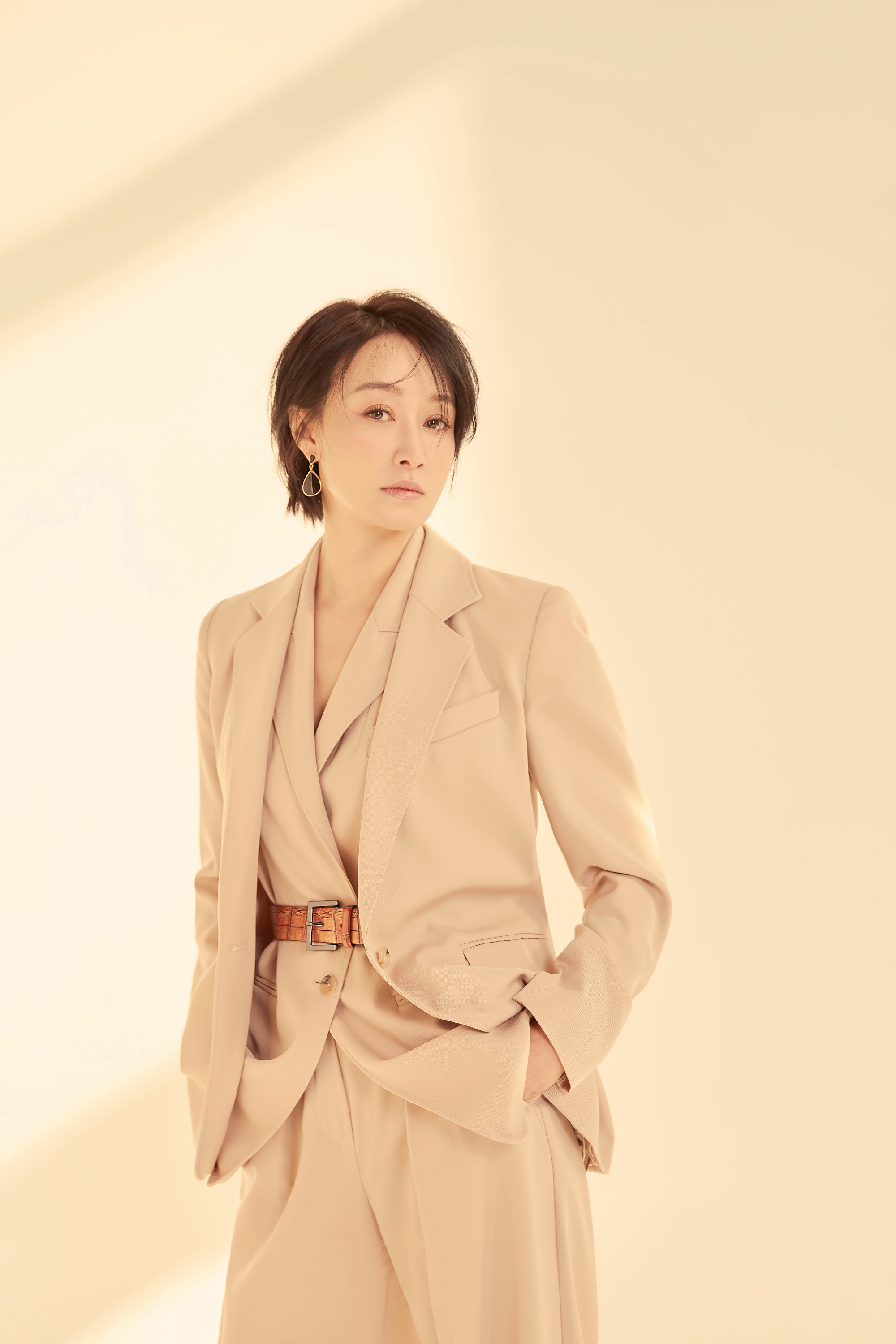 赵子琪暖春造型刚柔并济活成别人羡慕的样子