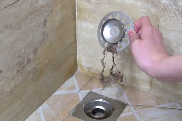 卫生间下水道堵塞,只要放个它不堵也不臭了,学会了告诉家里人