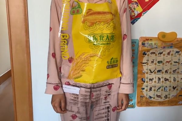 大米袋子我再也不扔了,给它剪上1刀后,10个人9个人用得到!