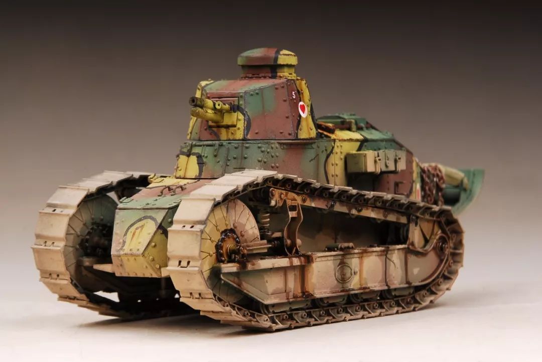 通过性极佳的法国雷诺ft17坦克开创了现代坦克设计的先河