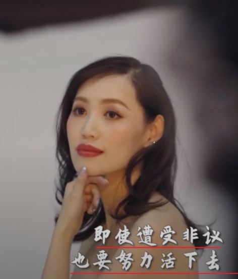 马蓉晒儿时照片从小美到大，五官精致和儿子一模一样