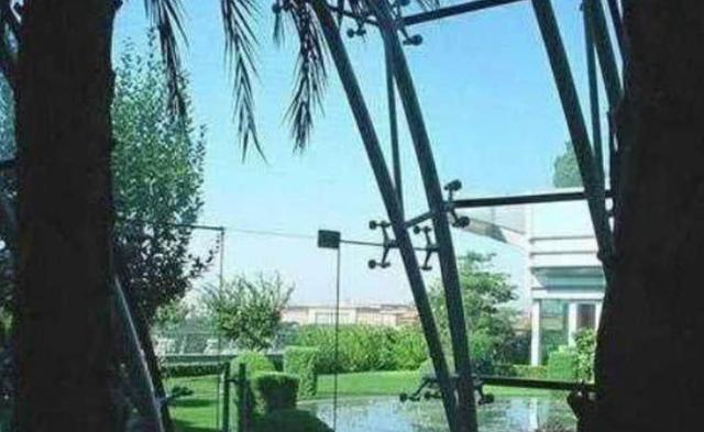 参观王艳在北京的豪宅家里自带超大喷泉站在阳台能看到故宫