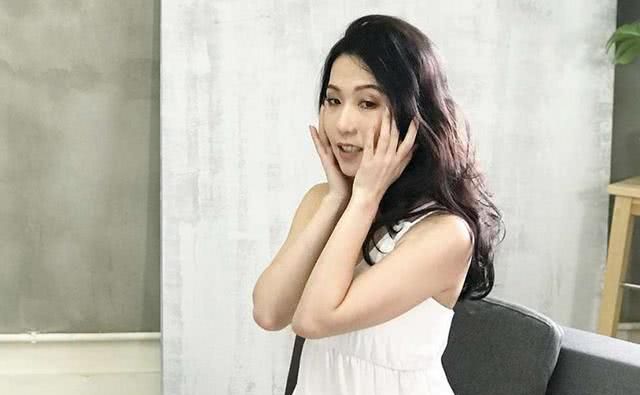 王晶30岁女儿罕见曝光,脸小鼻翘不像爹,曾因进娱乐圈被爸狂嘲|王子涵