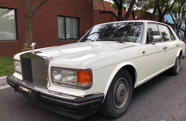 中山老板花72万元买辆二手劳斯莱斯银刺,1994年落地,粤t车牌