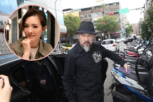 刘真遗照被粉色花海围簇,辛龙为爱妻几乎花光所有积蓄