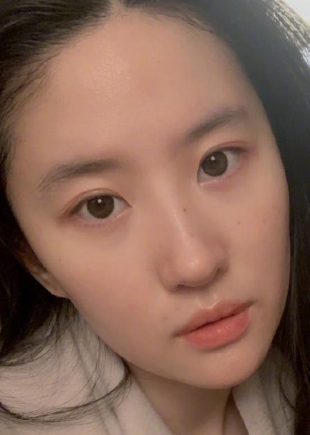 欧弟力挺刘亦菲颜值大夸仙子模式丝毫不惧老婆郑云灿吃醋