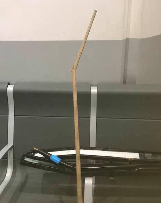 情何以堪!汉密尔顿用了34年的球杆,折断了.14岁时花60镑买的