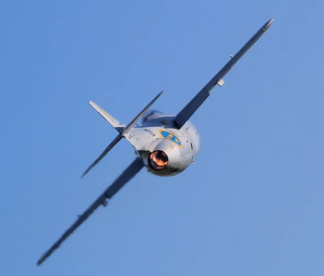 配备这款引擎的萨博j 29能实现1060 km / h的最高速度,实用升限为