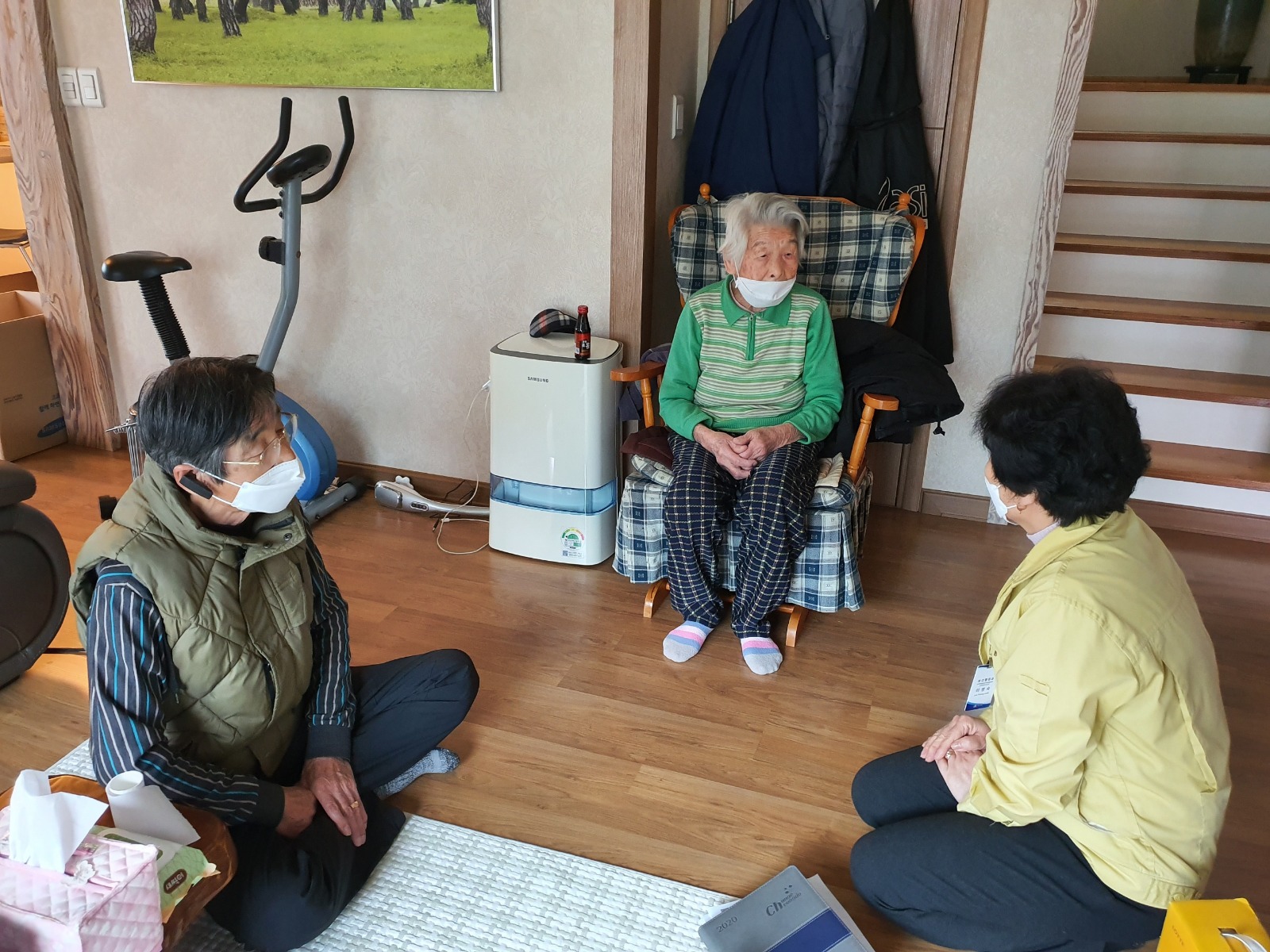 一名96岁的老奶奶康复,为韩国被治愈的最高龄新冠肺炎患者.