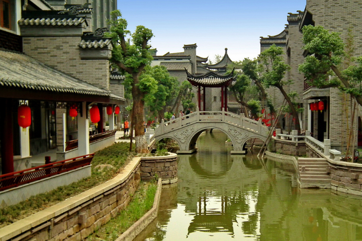 成都花20亿打造的古镇历时四年才竣工有江南之水之美