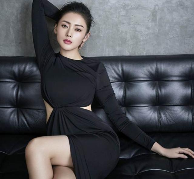 张天爱解锁6种坐姿,不同坐姿不同的感受,最舒服的应该是第6种