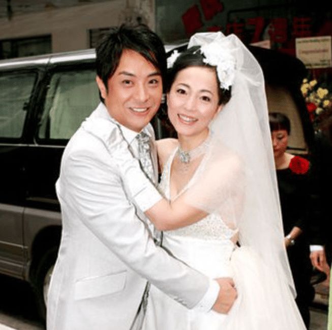 她被称为香港第一丑女,低调嫁豪门,现被富豪老公宠上天