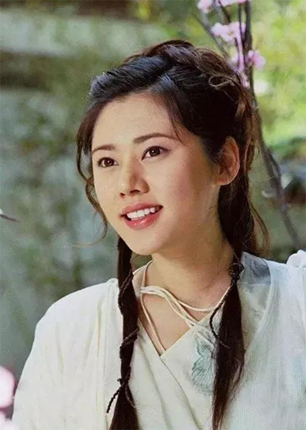 秋瓷炫近照脸部消瘦明显,41岁保养得像20多岁