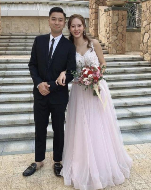 尹国驹21岁外孙女报喜孩子平安出生64岁崩牙驹荣升太公四代同堂