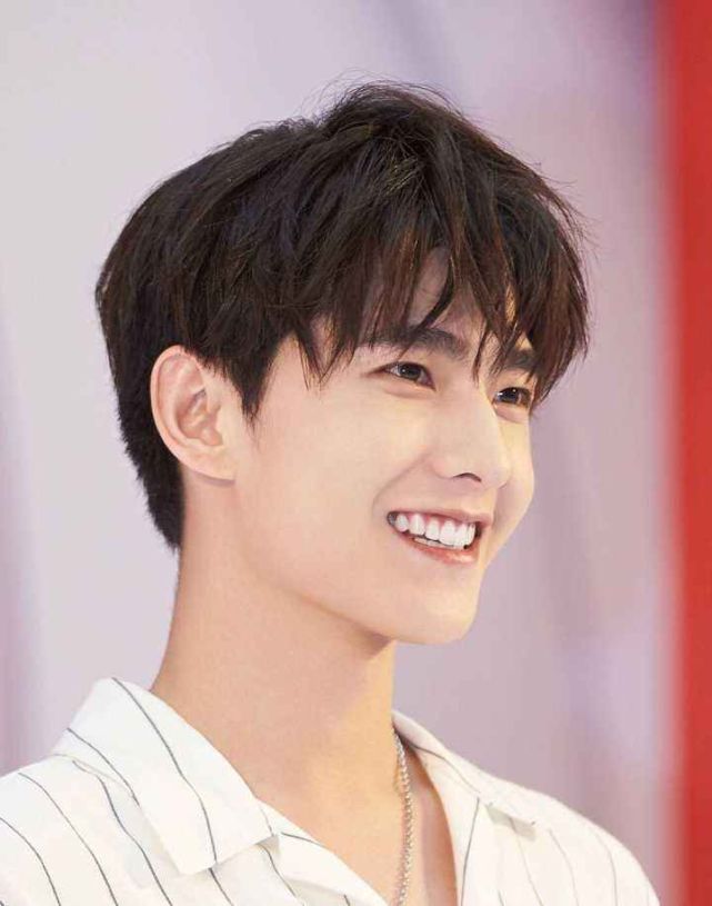 杨洋干净王俊凯桃花眼温柔,肖战千玺少年气十足