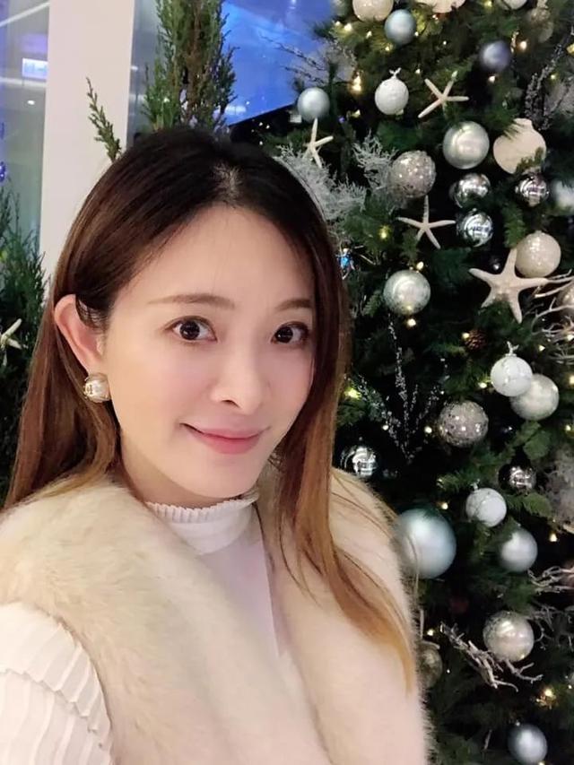 刘真公祭!生前饱受折磨多只脚趾截肢:老公悲痛欲绝首现身殡仪馆