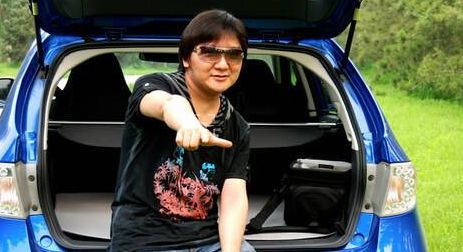 靠一首歌狂赚2亿,巅峰期却选择退出娱乐圈,现开660万劳斯莱斯|杨臣刚|