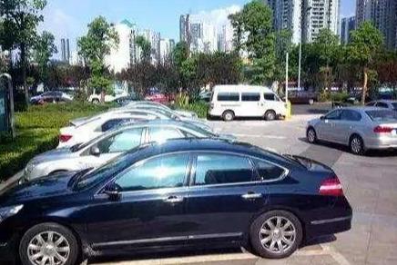 汽车暴晒和雨淋容易伤车？听了专业人分析后，终于明白！