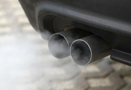 汽车尾气超标是厂家的问题还是炼油厂的问题？难道是开车的问题？
