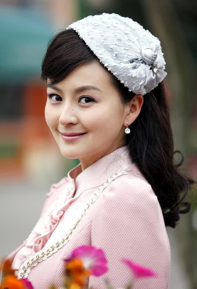 她出道21年无绯闻被富豪苦追10年才嫁如今女儿长得甜美可爱