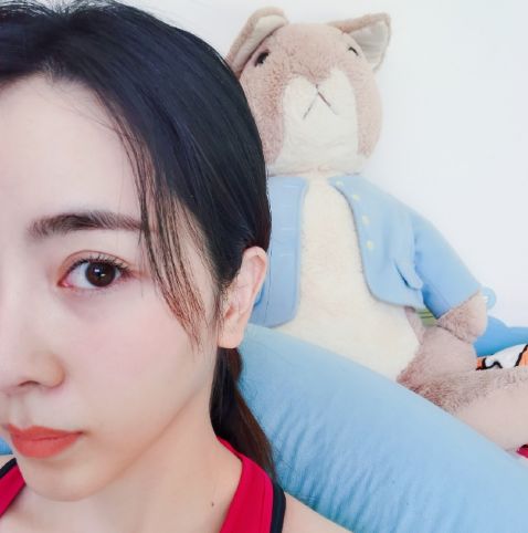 李思思晒视频,嘟嘴卖萌少女心十足,搞怪画风尽显俏皮可爱