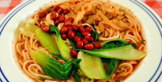 外面卖18元一碗的香辣面,教你在家做,5分钟就上桌,超级好吃