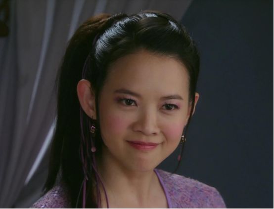 主持人,歌手,演员,让人印象最深刻的就是和陈坤合作的《名扬花鼓》了