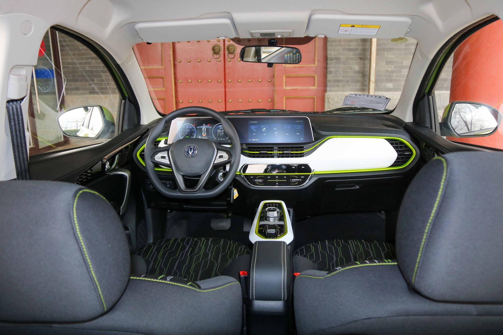 后备箱仅容四双球鞋听听sneaker怎么评奔奔estar