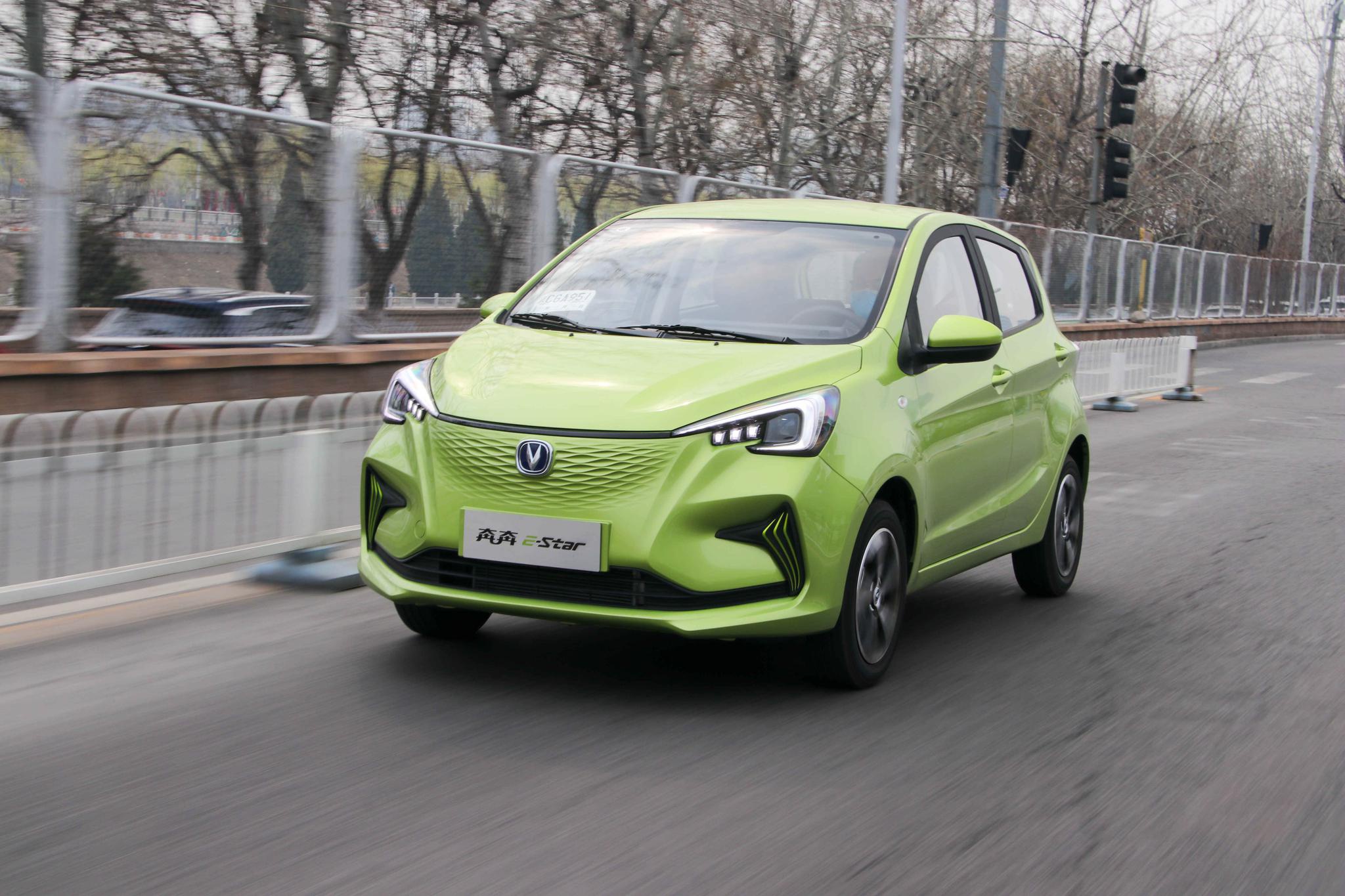 后备箱仅容四双球鞋听听sneaker怎么评奔奔estar