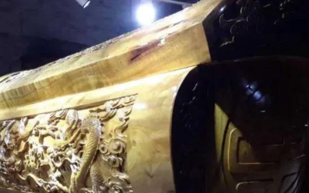 为何棺材的第四颗钉子要钉一半还有一颗不钉死有啥讲究