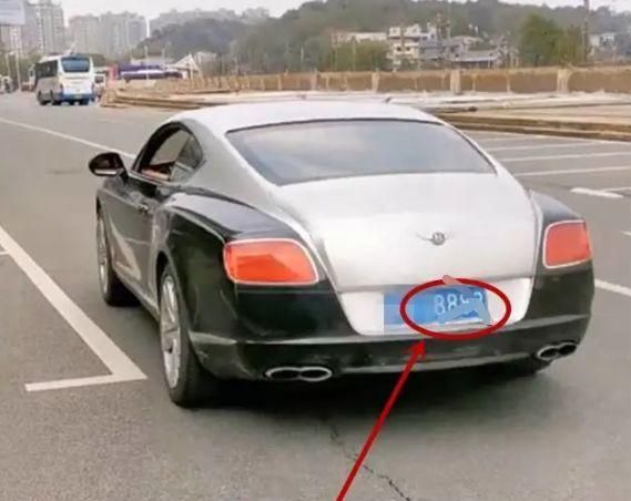 湖南株洲街头惊现双色宾利株洲市仅此一辆车牌是亮点