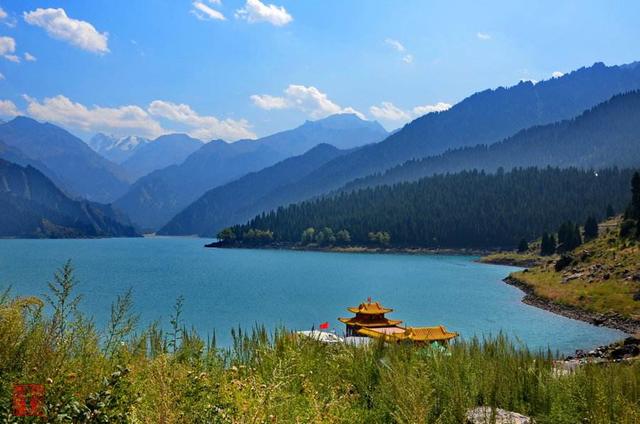 中国最深湖图片