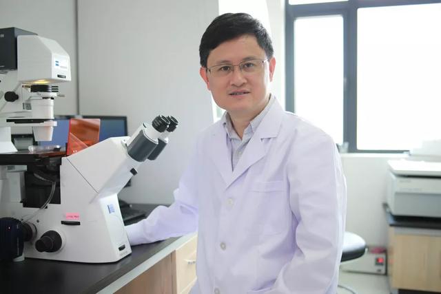 同为院士妻子的王延轶和赵仁滨,社会风评却大相径庭