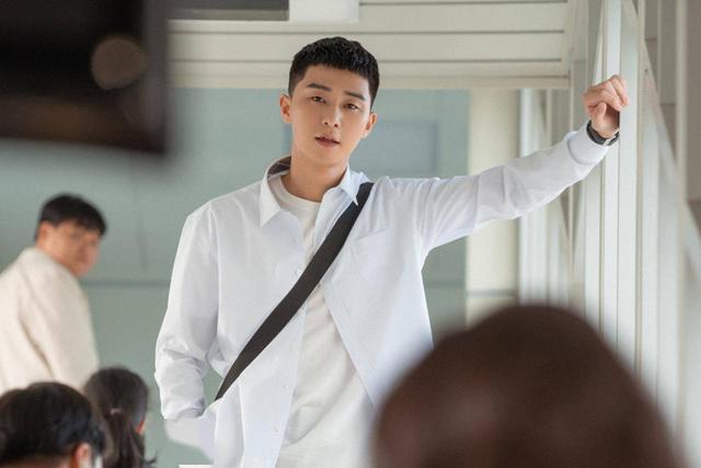 当红栗子头朴叙俊加盟全智贤新剧 这是什么神仙炸裂组合?