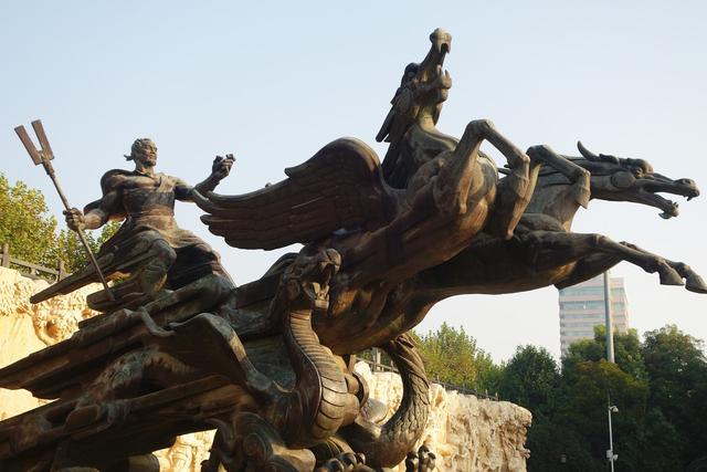 秦始皇命人用和氏璧制作出传国玉玺以后,之后历代王朝都将其视为天子