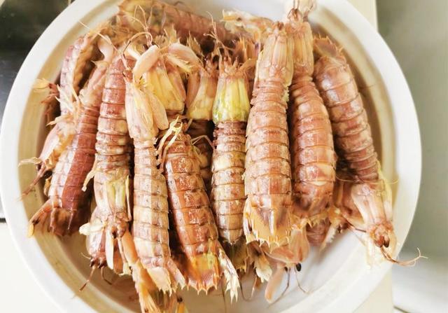 煮皮皮虾用凉水还是开水很多人都做错了导致虾肉缩小不鲜嫩