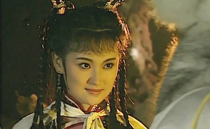 她是雪山飞狐的女主与万梓良相恋却遭否认50岁身材圆润