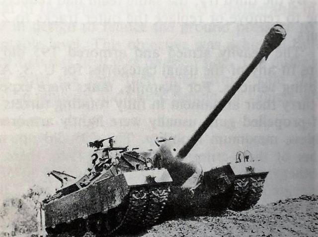 t28超重型坦克,正面装甲厚达305毫米,仅仅生产2辆都没上战场