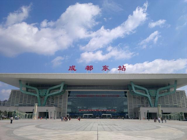 四川规模最大高铁站,被打造成综合交通枢纽,是中国主要铁路枢纽