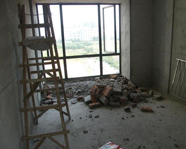 阳台能不能改成落地窗听了师傅的分析发现装错了