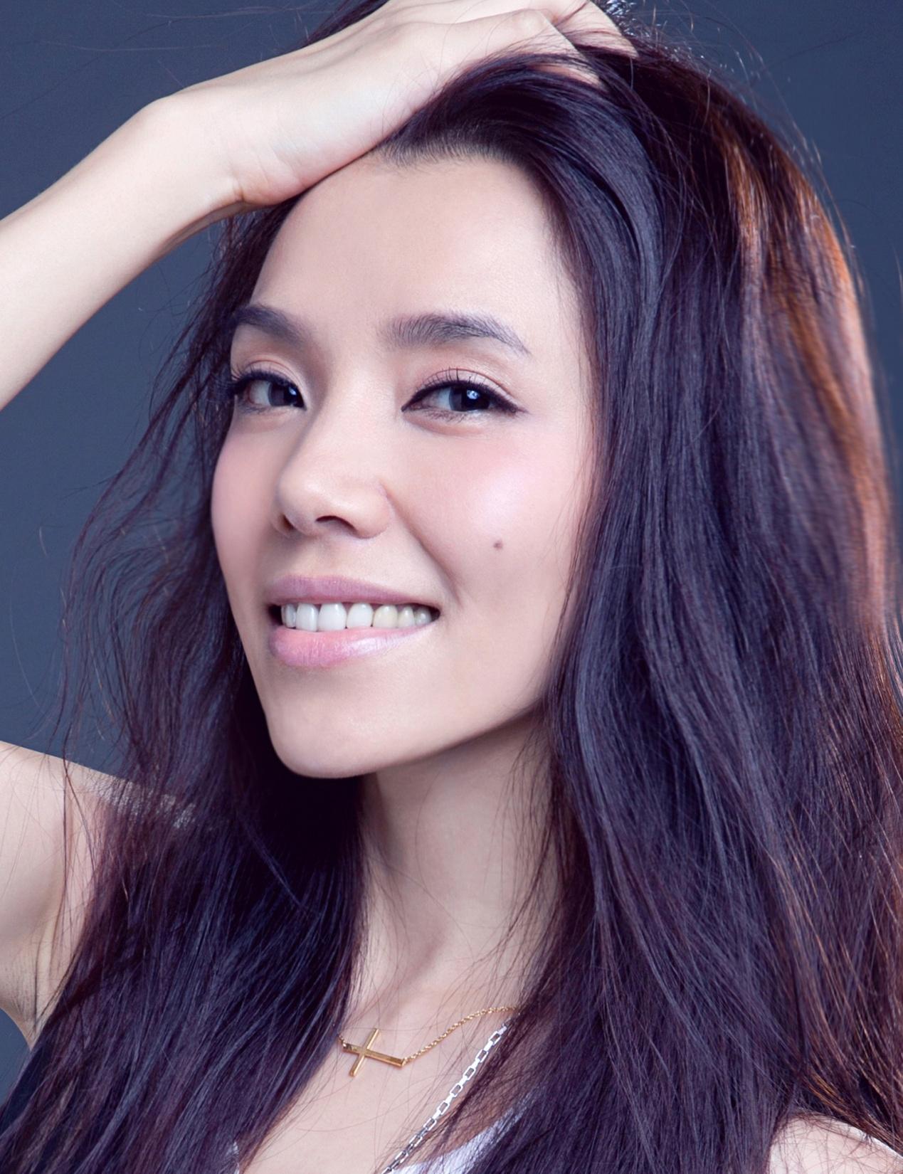 丧夫6年仍戴婚戒,隐退后独自养娃不容易|李佳璇|路学长|女儿_新浪新闻