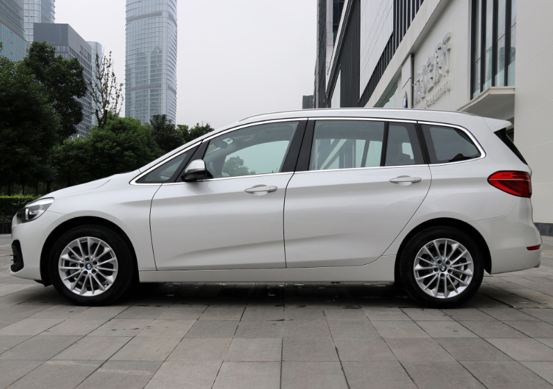 纯进口宝马七座mpv前后独悬顶配不足30万却无人赏识